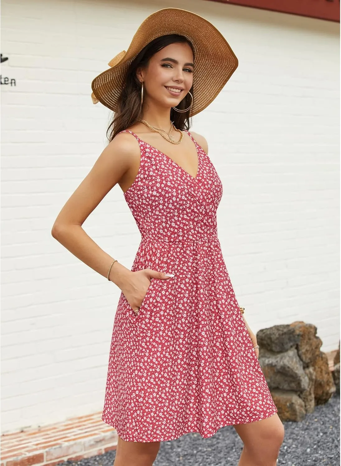 Newshows Women's Summer Dress 2025 Spaghetti Strap Sleeveless V Neck Casual Swing Sundress with Pockets