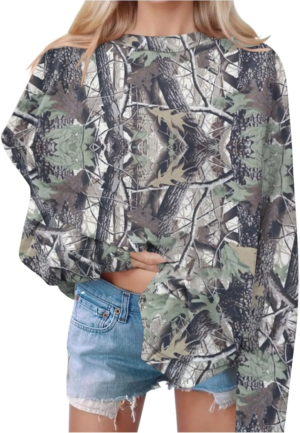 Women's Camo Sweatshirt Maple-Leaf Print Oversized Sweatshirt Fleece Crewneck Shirts Casual Fall Pullover Tops